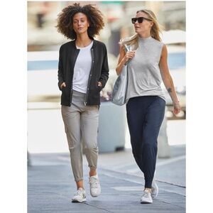 Athleta Chelsea beige Light Gray Cargo Joggers